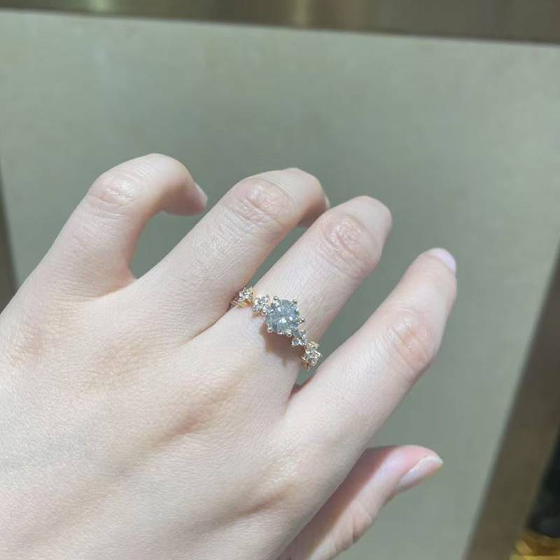 六爪女戒S925银镀玫瑰金定制选款主石莫桑钻1.0ct/副石高碳钻